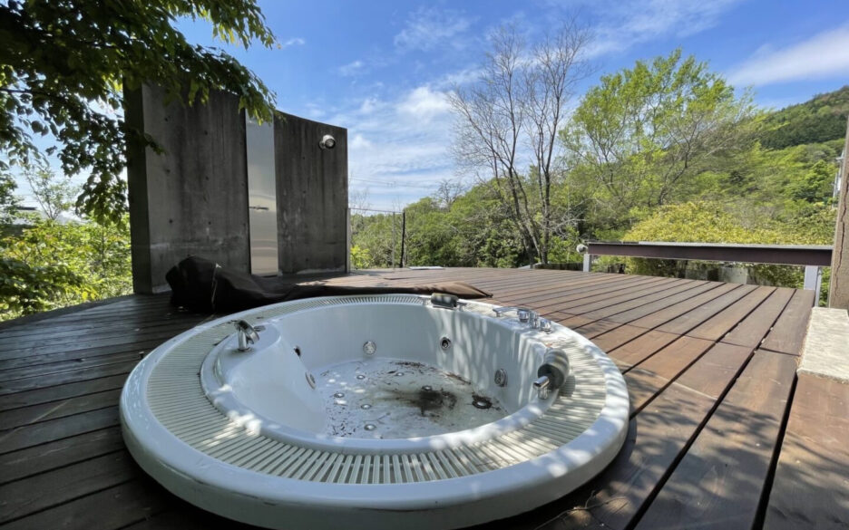 【SOLD】Breathtaking design! Contemporary 3LDK+S With Wooden Deck, Jacuzzi Nestled Against the Rokko Mountains
