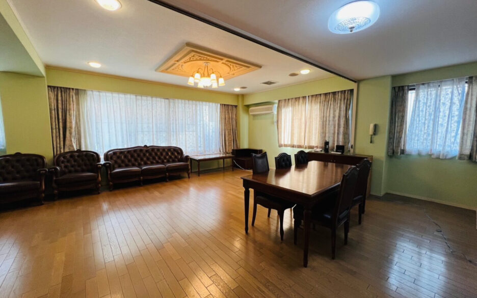 【Rented】 Spacious 1st floor 3-Bedroom Apartment in the Center of Kitano