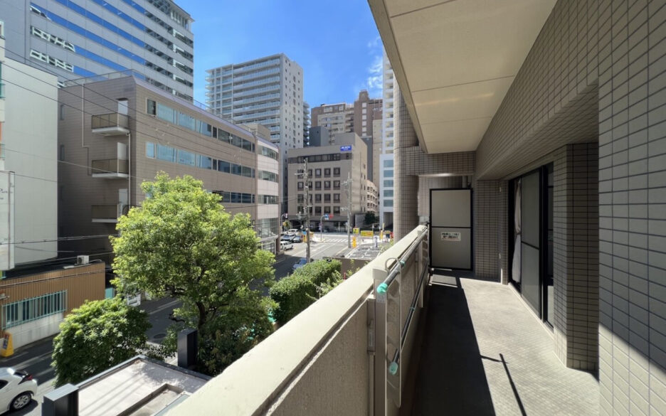 【Rented】 3LDK in Sannomiya Isobedori with a wrap around balcony!