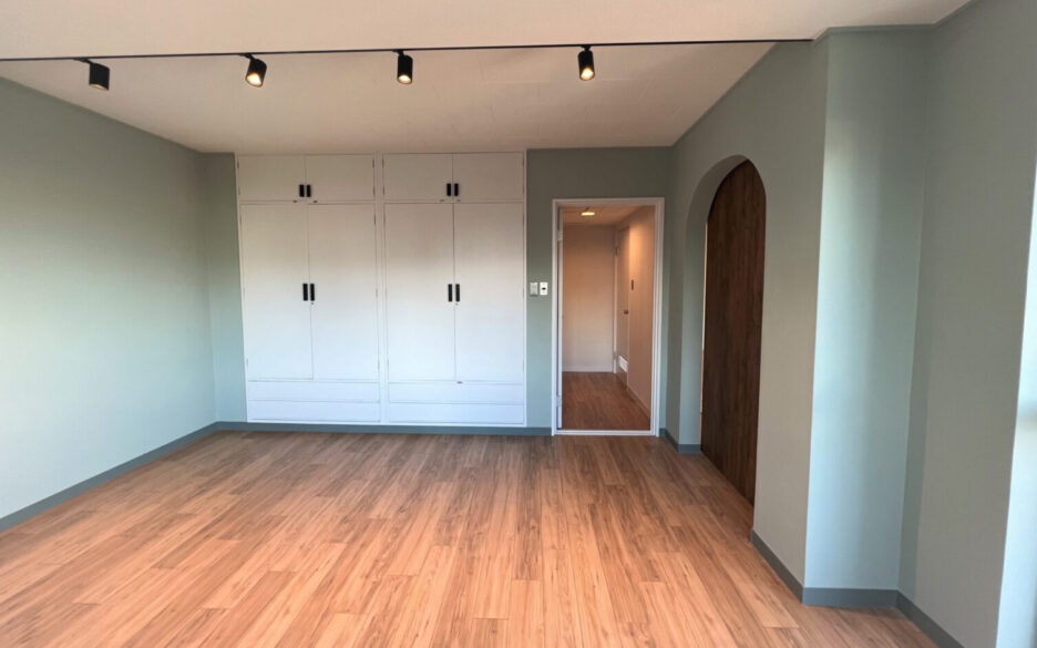 【Rented】 Recently renovated contemporary apartment overlooking Sorakuen Garden