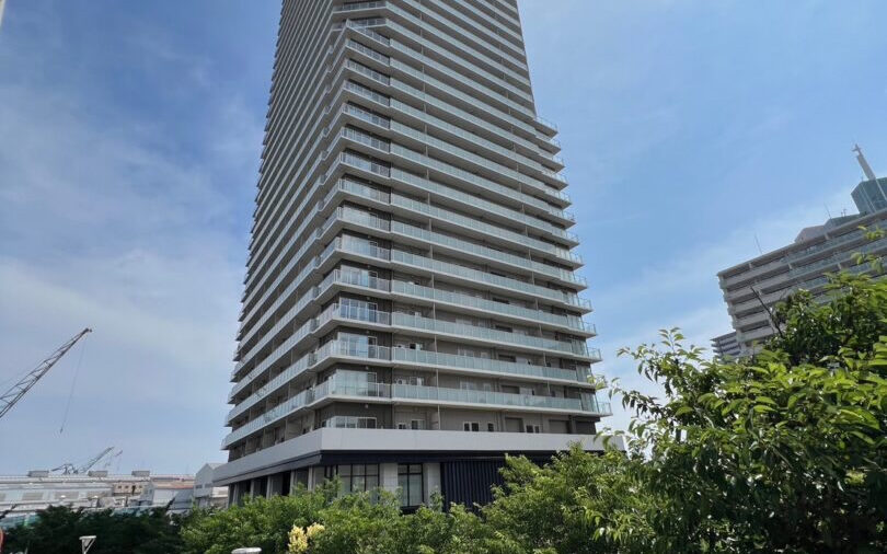 【SOLD】 Modern Apartment with Harbour View