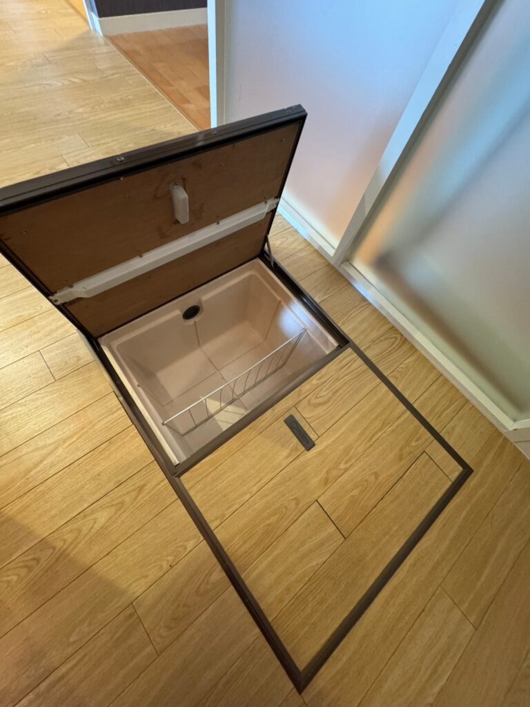 Kitchen - under-floor storage