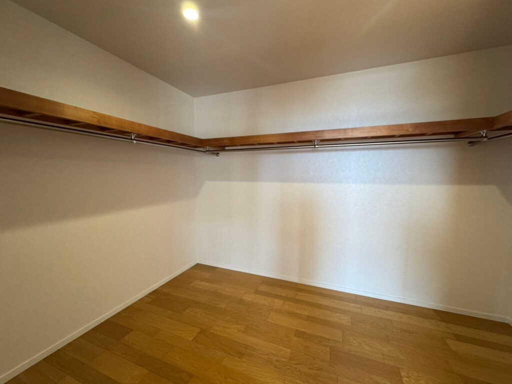Master Bedroom - Walk-in-closet