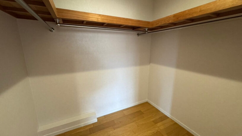 Bedroom (3) - Walk-in-closet