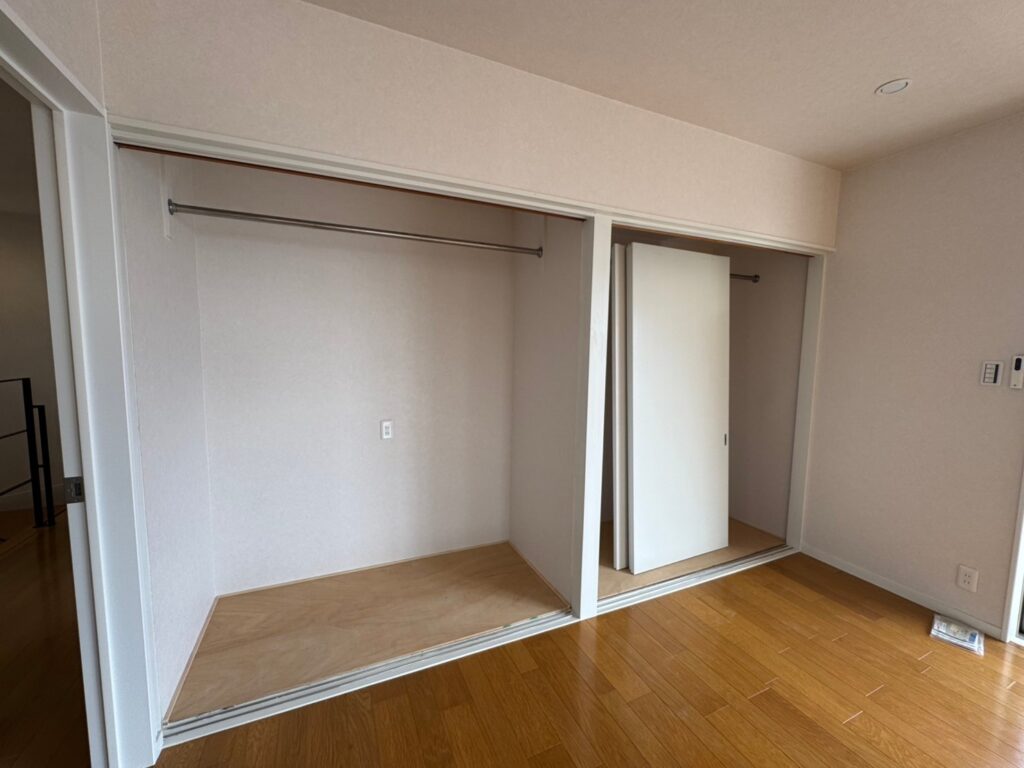 Master Bedroom - Closet