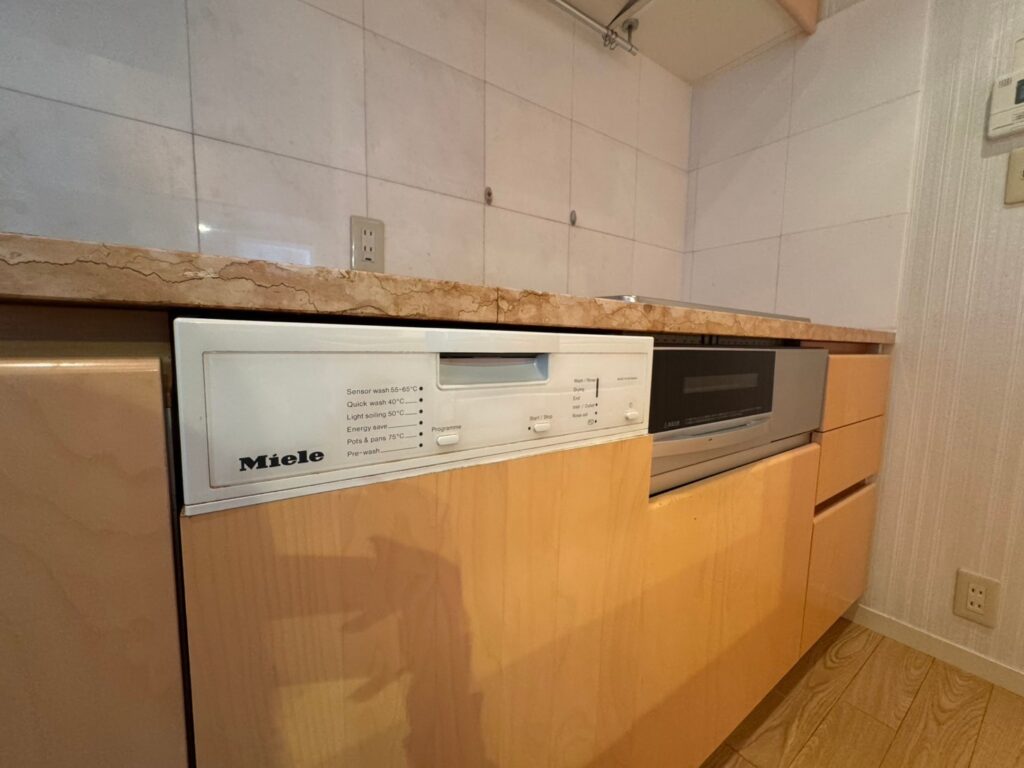 Kitchen - Dish washer