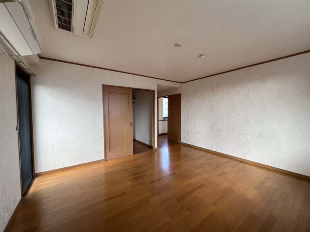 Bedroom 22.8 sqm with WIC