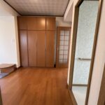 Shoebox/storage by the entrance