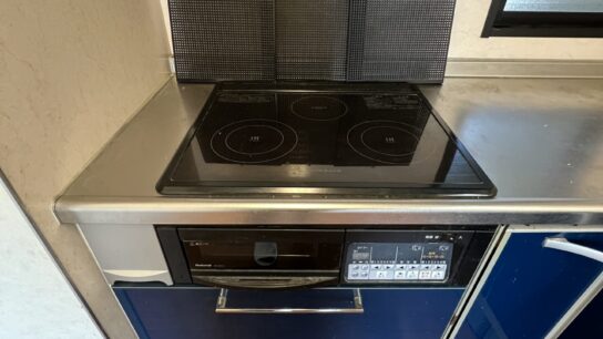 Kitchen - Electric stove