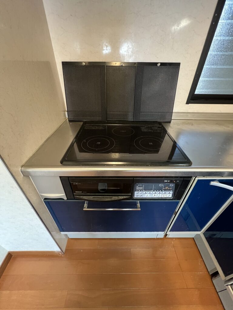 Kitchen - Electric stove