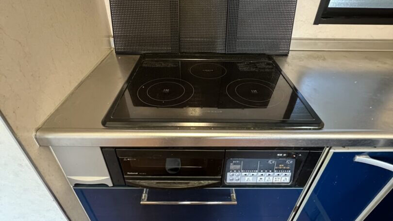 Kitchen - Electric stove