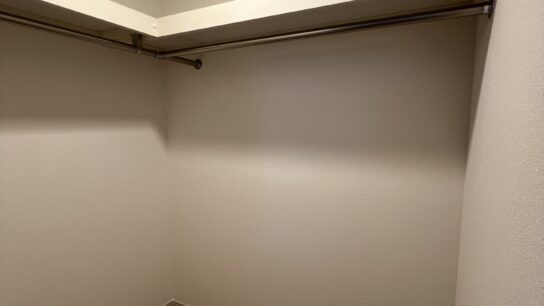 walk-in-closet