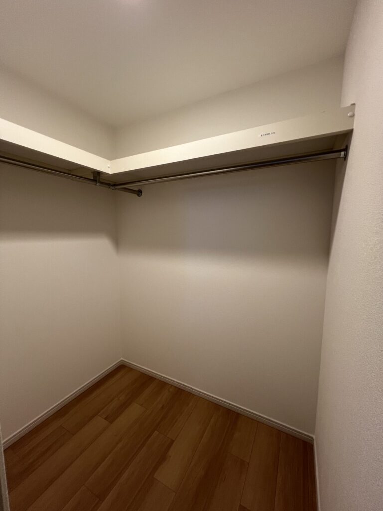 walk-in-closet