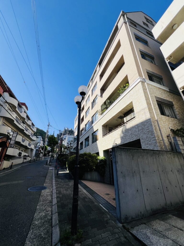 Outside shot and Hunterzaka street