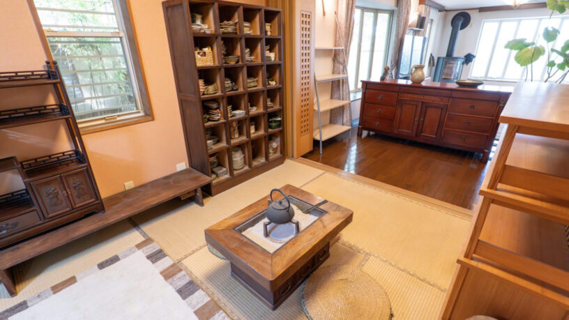 Room between dining and living-room