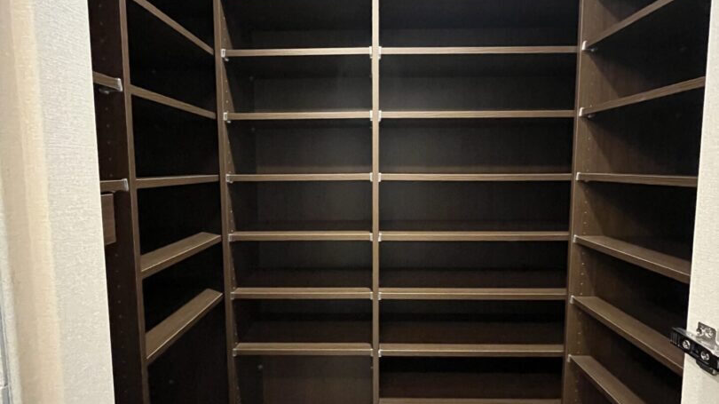 Shoes closet