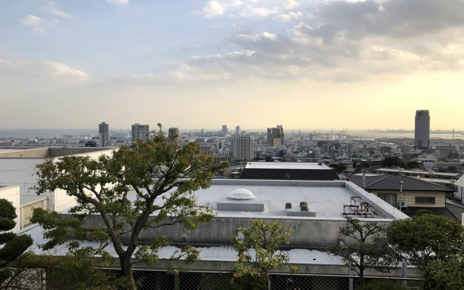 A Spacious Family Home with Open Views in Nishi-Okamoto